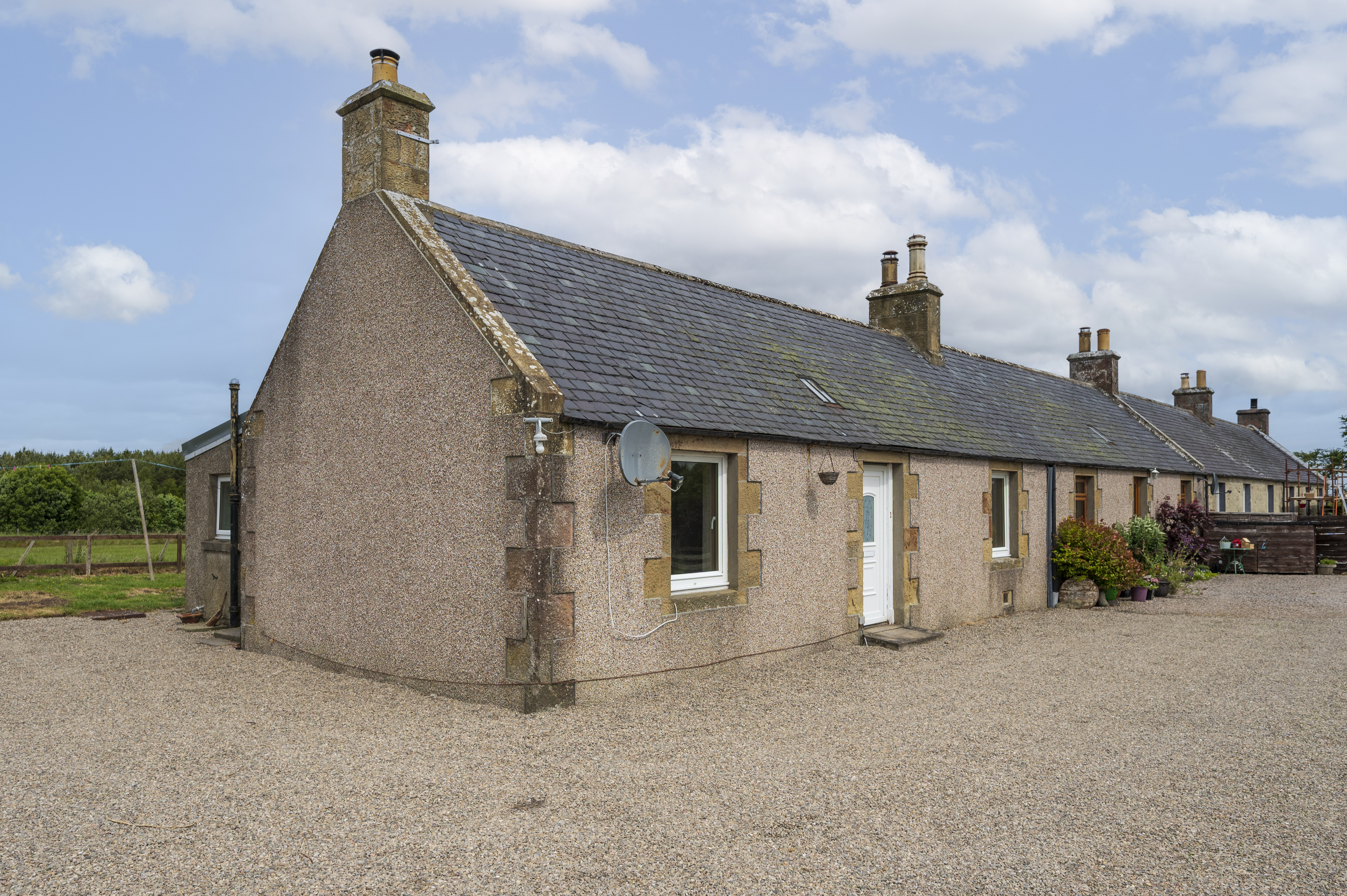 1 Bogbain Farm Cottages
